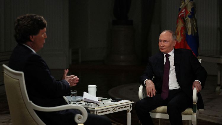 Carlson wie ein Labrador, Putin dominant.