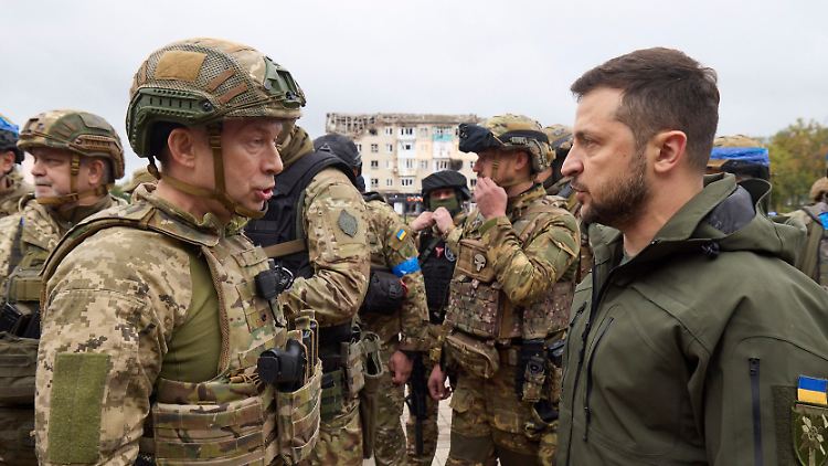 Oberbefehlshaber Syrsky spielte kurz nach der Invasion Russlands eine zentrale Rolle bei der Verteidigung Kiews. 