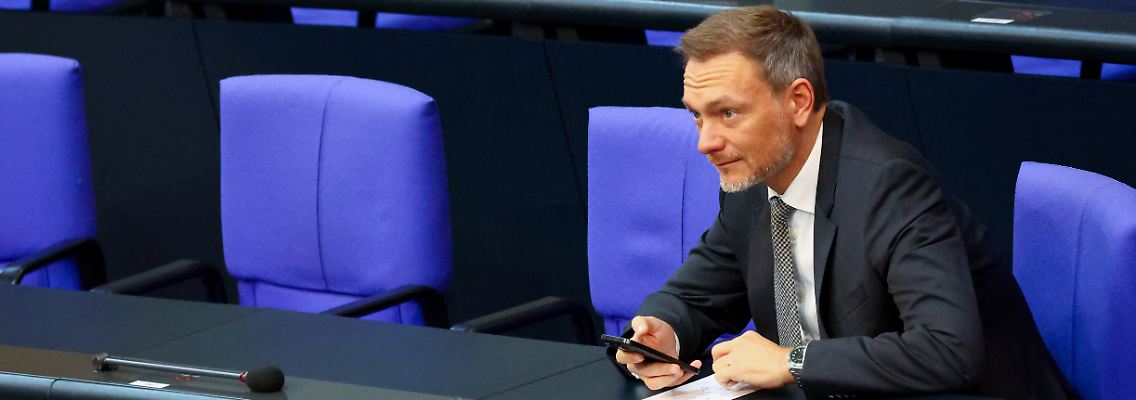 2024-01-31T104253Z_1523348045_RC2YS5AYOPQ5_RTRMADP_3_GERMANY-POLITICS-SCHOLZ.JPG