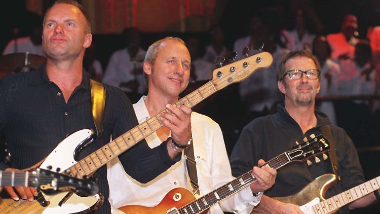 Ein solches Aufgebot an Gitarristen und Gitarristinnen, wie Mark Knopfler (m.) es versammelt hat, gab es noch nie.