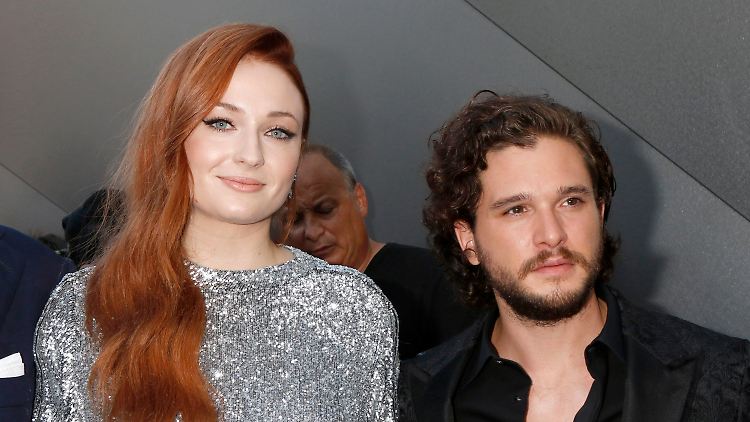 Spielten über acht Staffeln gemeinsam bei "Game of Thrones": Sophie Turner und Kit Harington. 