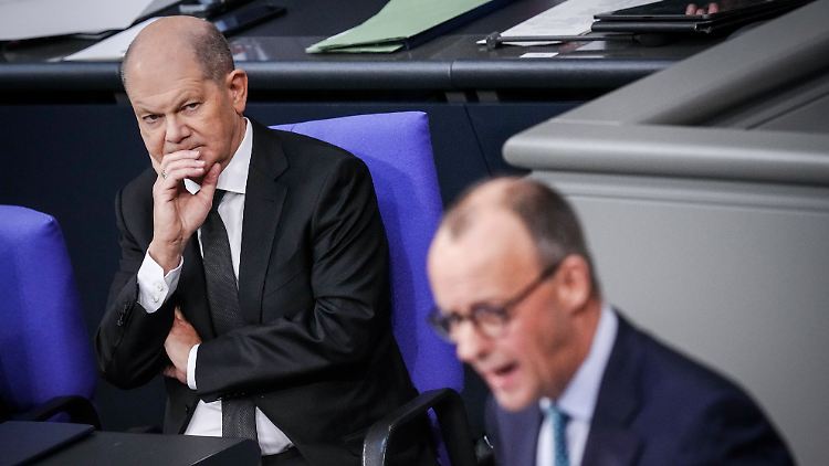 Bei ihrem letzten Aufeinandertreffen im Bundestag nannte Scholz Merz eine Mimose. 