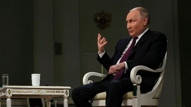 Ist er "geistesgestört", wie Wolkow sagt? Bei seinem letzten Auftritt vor einer westlichen Kamera zeigte sich Präsident Putin in dieser Woche besessen von der russischen Geschichte.