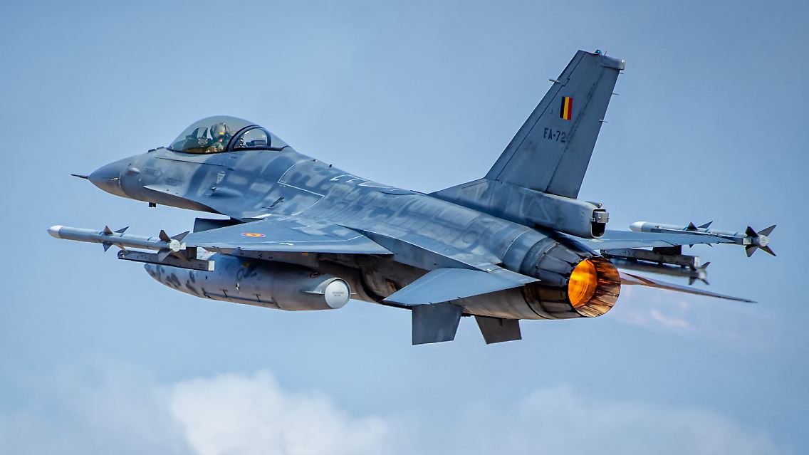 Eine F-16 bei einem Trainingsflug in Rumänien.
