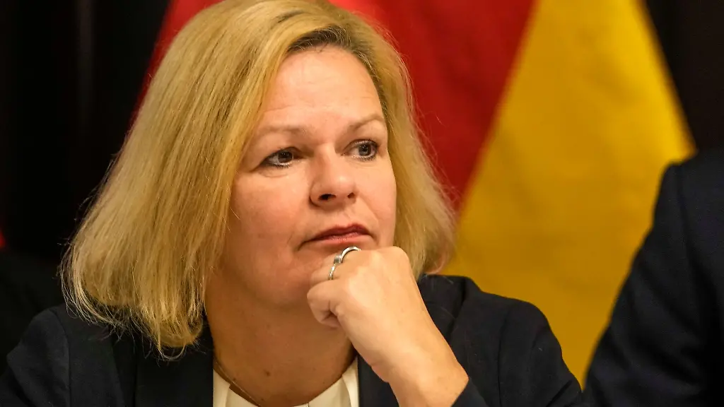 Nancy-Faeser-SPD-Bundesministerin-fuer-Inneres-und-Heimat-nimmt-an-einer-Pressekonferenz-teil