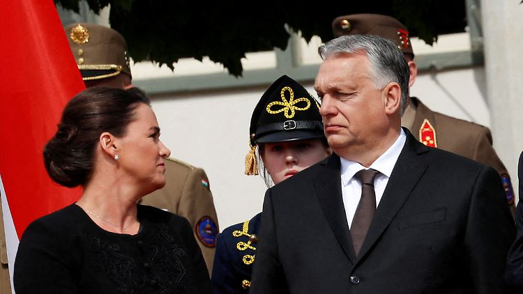 Novak und Orban während des Papst-Besuches in Budapest.