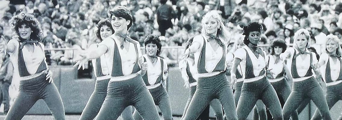 Angela King (Mitte) als Cheerleader für die San Francisco 49ers in den 1980er-Jahren.