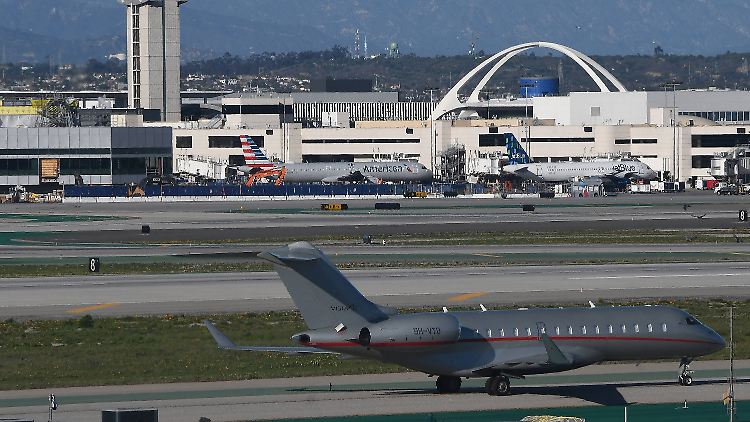 Der Privatjet von Taylor Swift ist in Los Angeles gelandet. Jetzt kann alles ganz schnell gehen.