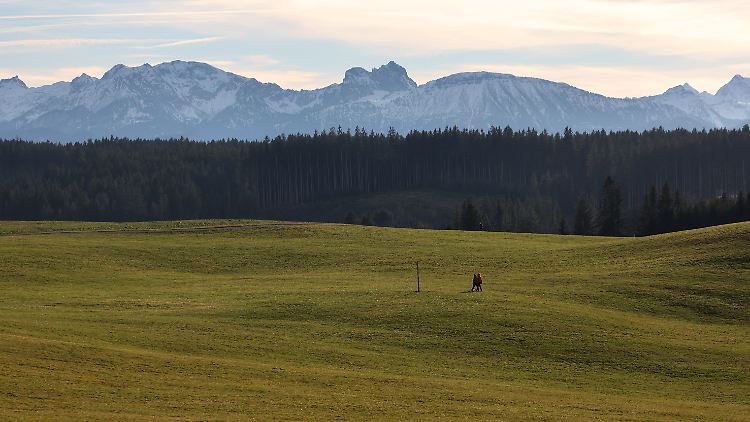 Leichter Sonnenschein im Alpengebiet. Bundesweit ist mildes Wetter angesagt.