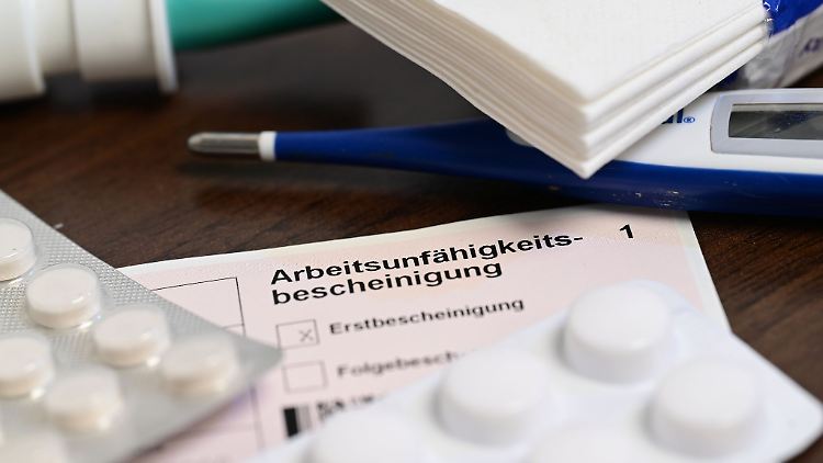 Die AU-Bescheinigung auf Papier darf ein Arbeitgeber von gesetzlich versicherten Beschäftigten nicht mehr verlangen.