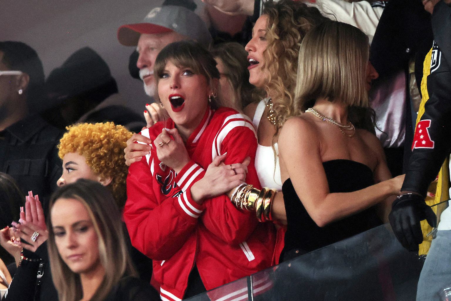 Als die kitschigste aller NFL-Saisons ein hollywoodreifes Ende fand, tanzte Taylor Swift wie wild durch ihre VIP-Loge. 