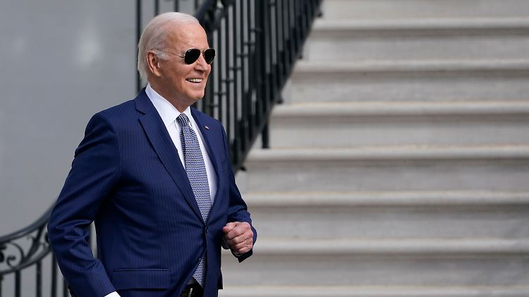 Joe Biden plaudert in seinem ersten 26 Sekunden langen Tiktok-Video über Football und Politik.