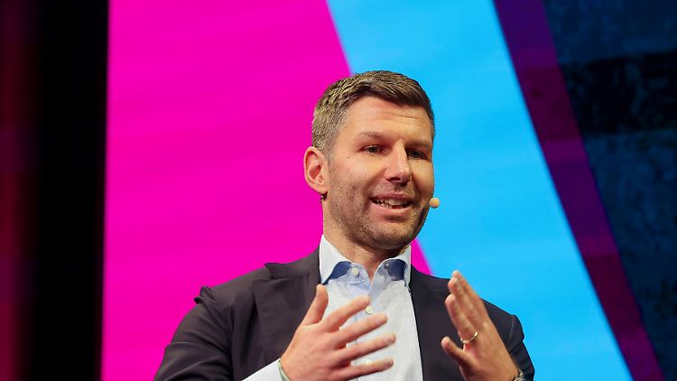 Thomas Hitzlsperger sieht bei vielen Fußballklubs ein Kompetenzproblem.