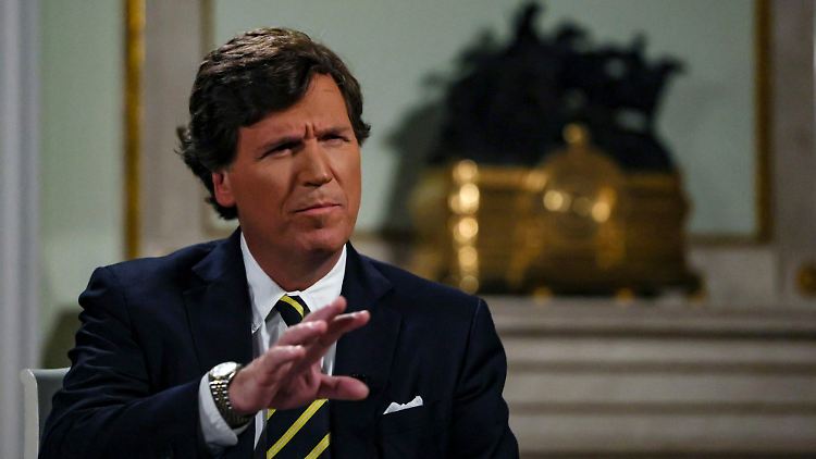 Der US-Journalist Tuker Carlson vertritt scharf rechte Positionen.