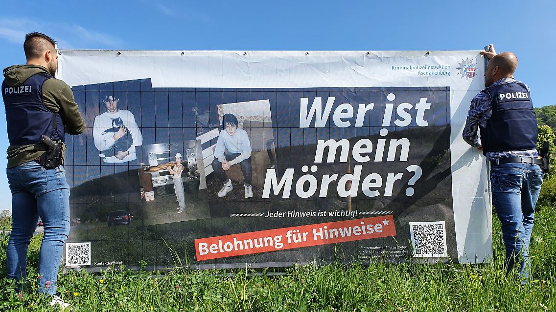 Mit einem Fahndungsplakat sucht die Polizei Unterfranken im Sommer 2022 nach Hinweisen zu dem Fall.