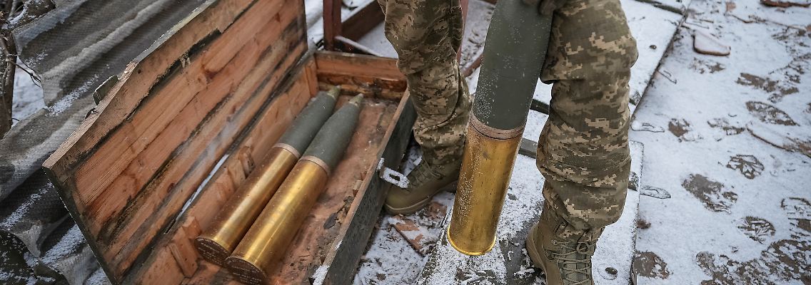 2024-01-26T140129Z_1434675548_RC2ZO5AVQZE4_RTRMADP_3_UKRAINE-CRISIS-EAST-ARTILLERY.JPG