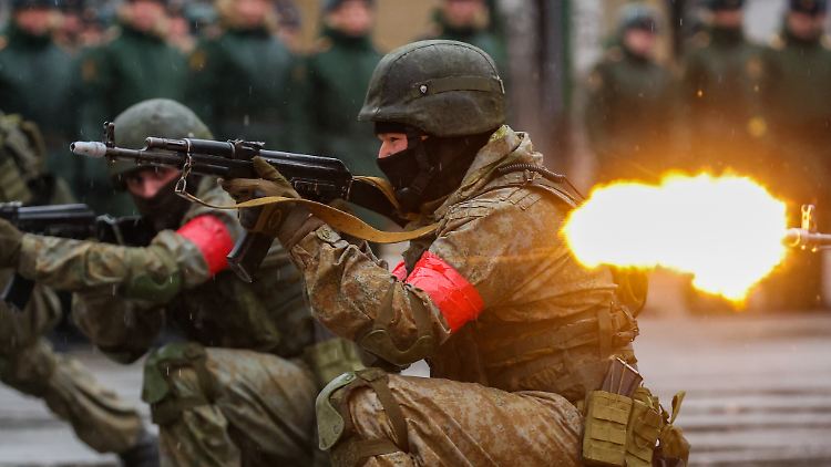Auch plane Russland mehr Truppen an der Grenze zu Finnland und den anderen baltischen Staaten zu stationieren, so der estnische Geheimdienst.