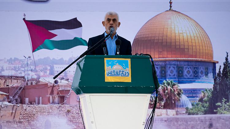 Al-Sinwar bei einer Rede im vergangenen Jahr. Wo sich der Chef der Hamas im Gazastreifen jetzt aufhält, ist unbekannt.