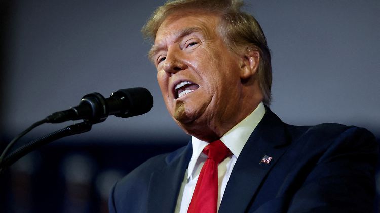 Trumps Kotau vor Putin hält Biden für "gefährlich" und "unamerikanisch". 