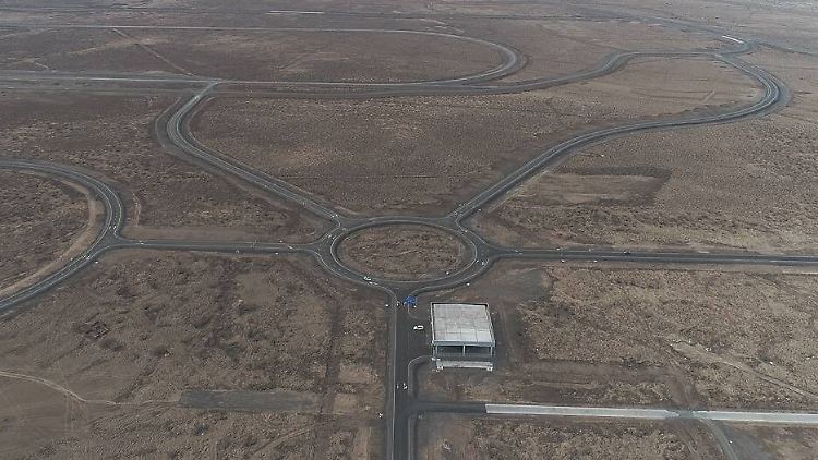 Blick auf die große VW-Teststrecke in Turpan, die 2019 gebaut wurde.