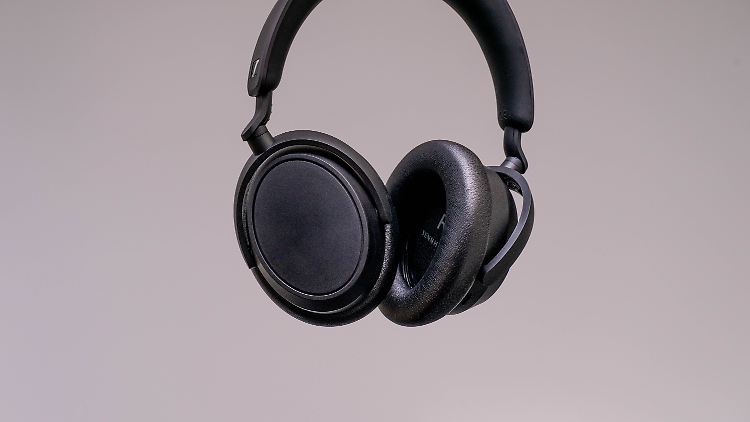 Der Sennheiser Accentum Plus Wireless ist auch in Weiß erhältlich.