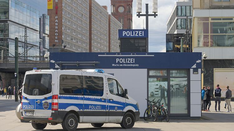 Ein 21-Jähriger wollte auf der Wache nur den Verlust seines Geldbeutels melden. 