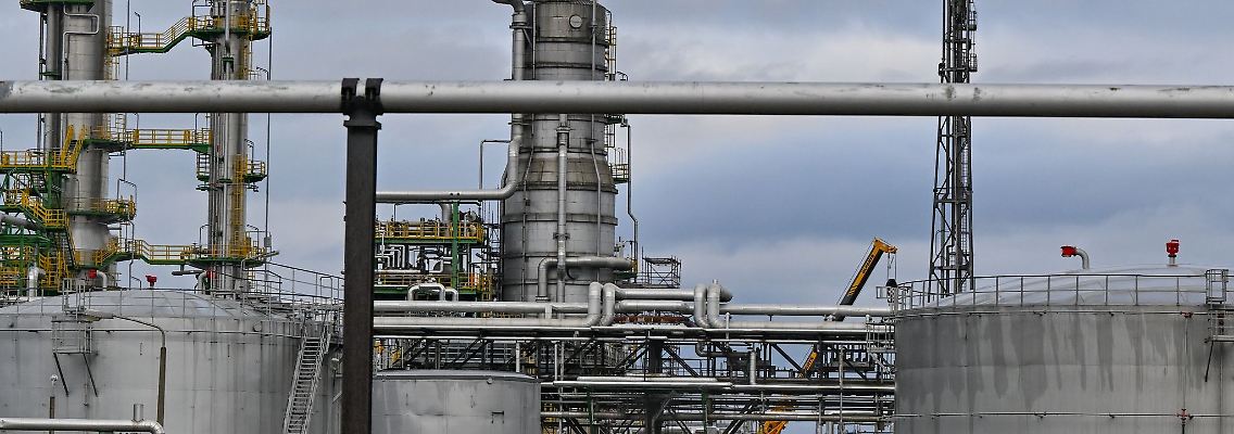 Verschiedene Anlagen der Rohölverarbeitung auf dem Gelände der PCK-Raffinerie GmbH.