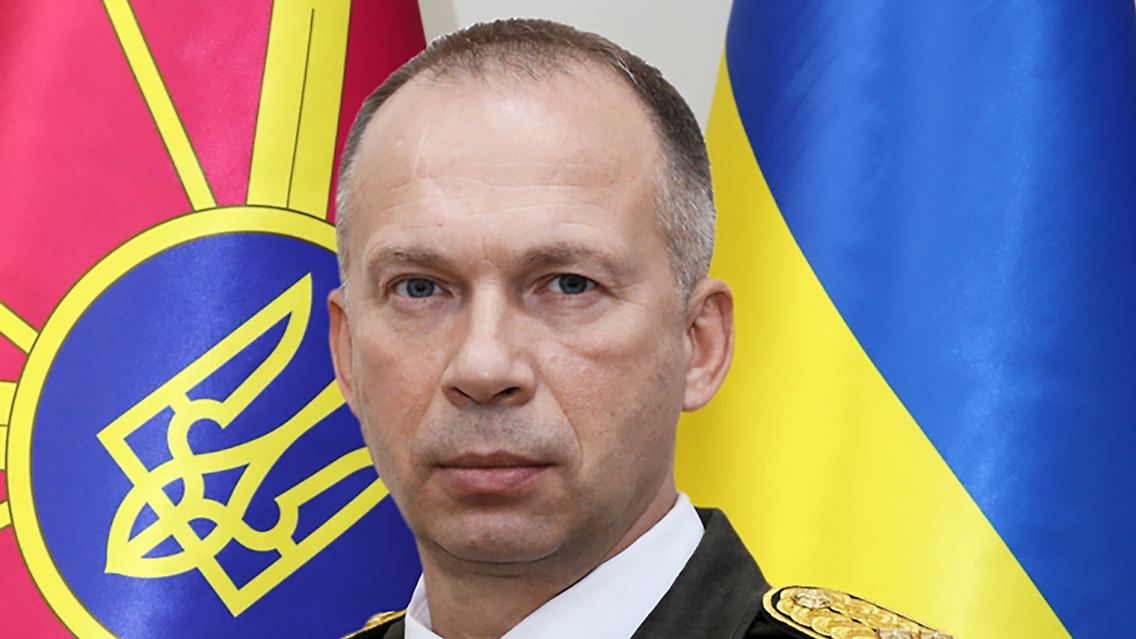 Vergangene Woche wurde Generaloberst Olexander Syrskyj zum ukrainischen Oberkommandierenden ernannt. Bei der Besichtigung schwer umkämpfter Frontabschnitte räumt er Personalprobleme ein.