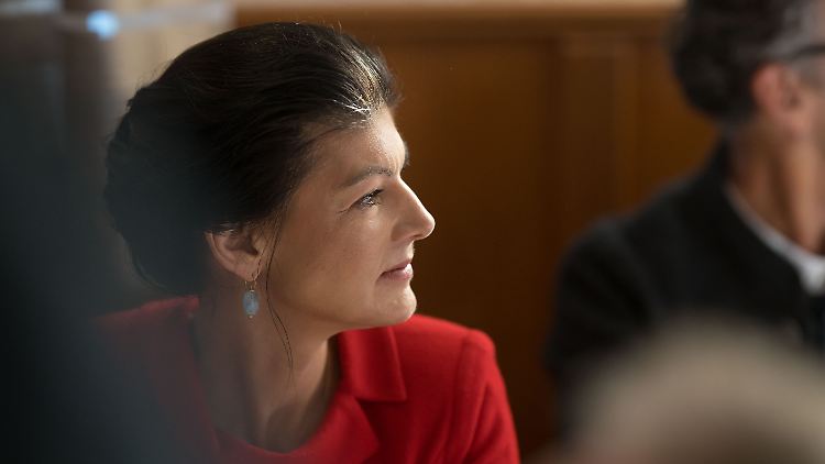 Die Bundesregierung sei "Erfüllungsgehilfe" der USA, sagte Wagenknecht.
