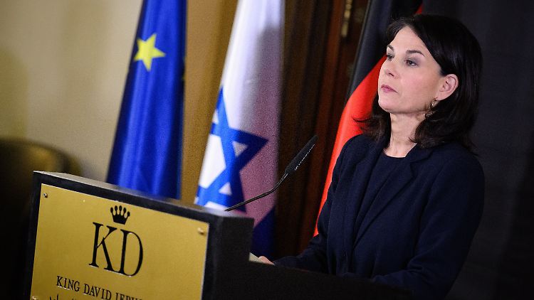 "Auch über Gaza hat der Terror der Hamas nichts als Tod und Leid gebracht", sagt Baerbock in Jerusalem.