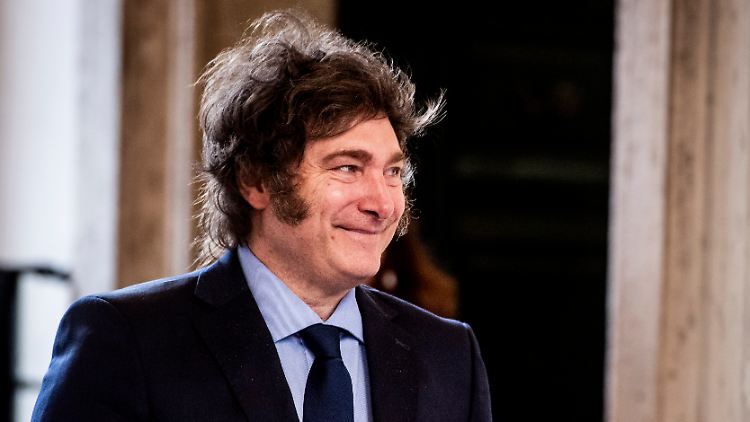 Angesichts der Inflationsrate seines Landes hat Präsident Milei derzeit nicht viel zu lachen. 