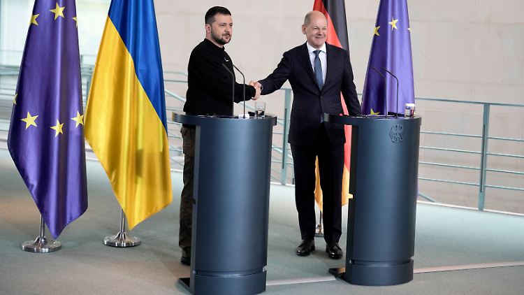 Zuletzt reiste Selenskyj (l.) im Mai 2023 nach Deutschland und traf sich unter anderem mit Scholz im Kanzleramt.