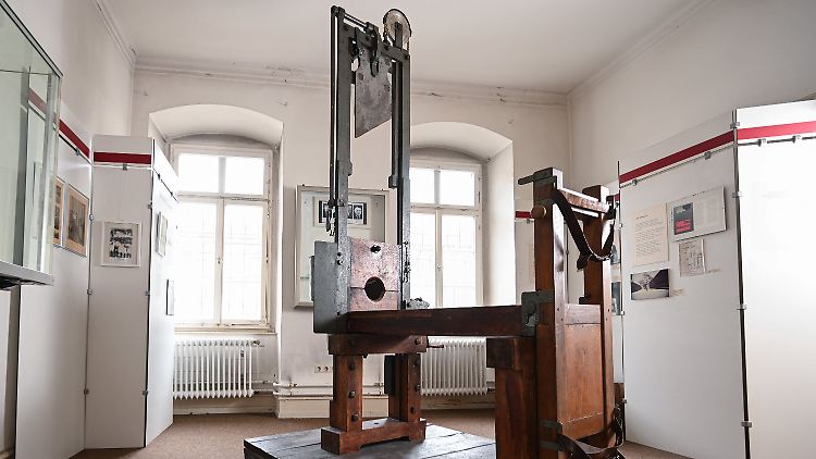  Eine Guillotine steht im Strafvollzugsmuseum im baden-württembergischen Ludwigsburg. 