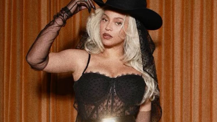 "Ich schicke euch ganz viel Liebe", schreibt Beyoncé zu den Fotos.