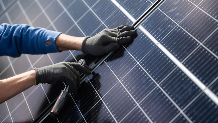 Laut dem Energieberatungsunternehmen Wood Mackenzie hat China im vergangenem Jahr umgerechnet 130 Milliarden US-Dollar in die heimische Solarbranche investiert.
