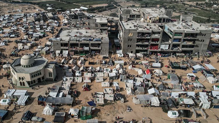 Im Gazastreifen selbst gibt es bereits Zeltstädte geflohener Menschen.