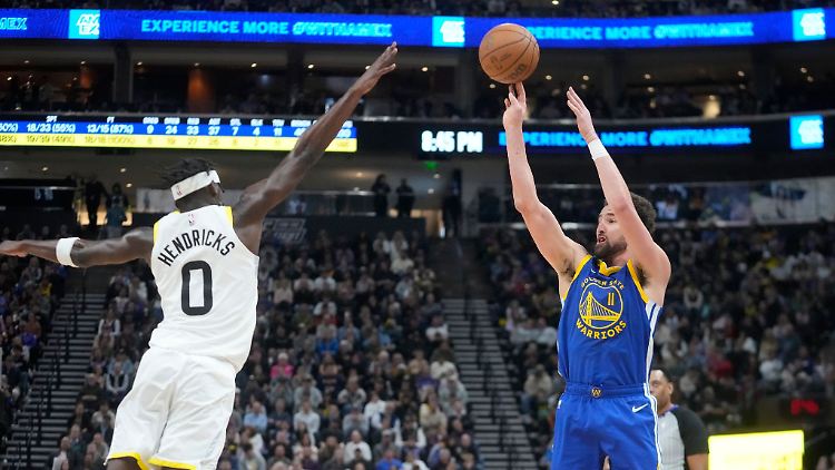 Klay Thompson (r) spielt künftig wohl für Dallas.