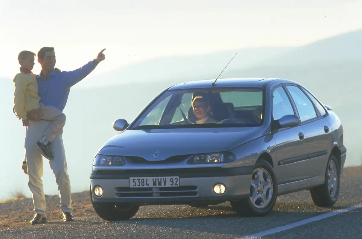 13-Renault-Laguna-Quelle-Renault