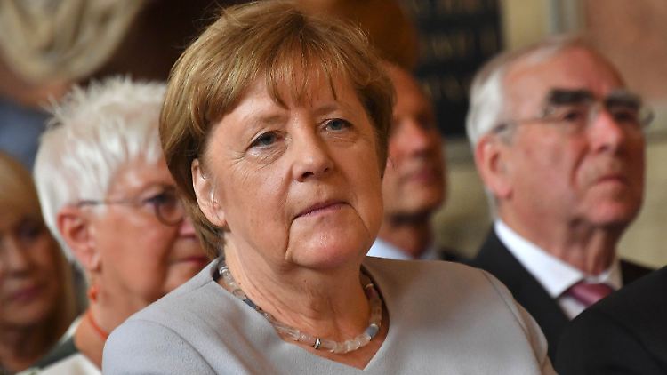 Kanzlerin Angela Merkel reagierte "mit großer Bestürzung" auf Nawalnys Tod.