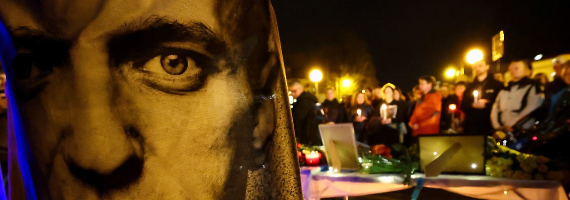 2024-02-16T183128Z_1235078316_RC2U36AL84I6_RTRMADP_3_RUSSIA-NAVALNY-MUNICH-VIGIL.JPG