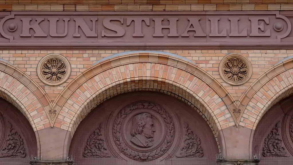 Die-drei-Gebaeude-der-Hamburger-Kunsthalle-beherbergen-eine-der-wichtigsten-oeffentlichen-Kunstsammlungen-Deutschlands