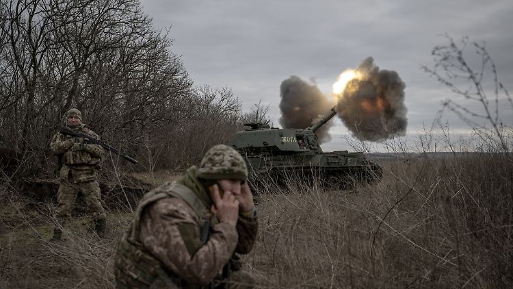 "Unsere Truppen nutzen alle verfügbaren Kräfte und Mittel, um den Feind zurückzudrängen", teilt der ukrainische General Tarnawskij mit.