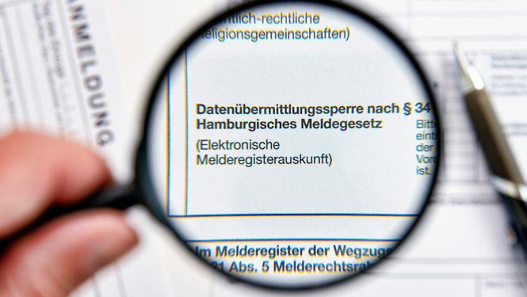 Seit 2021 kann man seine Angaben sperren lassen.