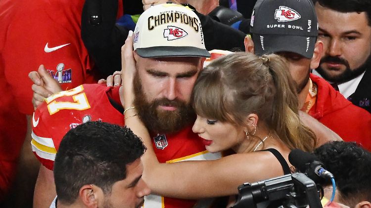 "Mein Herz ist gebrochen wegen der Tragödie", schrieb Travis Kelce auf X.
