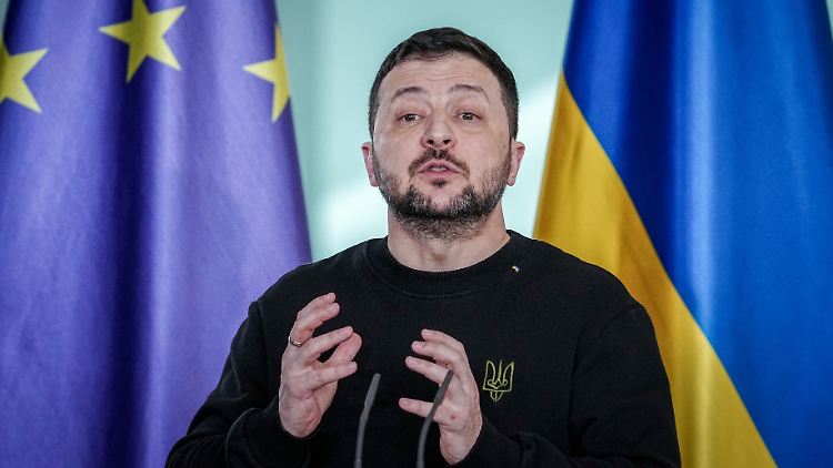 Selenskyj bemängelt "künstliches Waffendefizit" der Ukraine.
