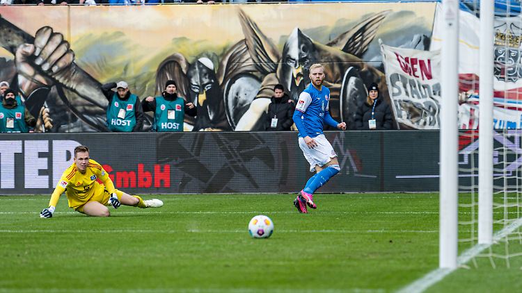 Der HSV kassierte zwischenzeitlich sogar das 1:2 beim Abstiegskandidaten Hansa Rostock.