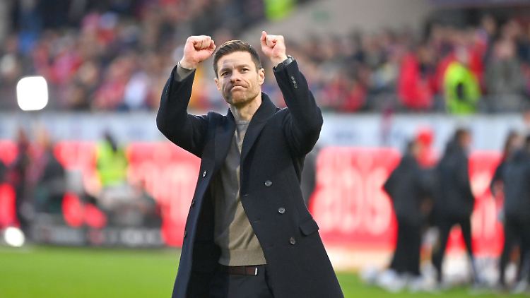 Xabi Alonso hat mit Bayer Leverkusen das "schwerste Auswärtsspiel der Saison" erfolgreich überstanden.