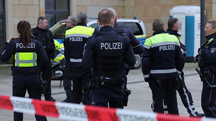 Die Polizei hat im Wuppertaler Hauptbahnhof einen größeren Einsatz gestartet.