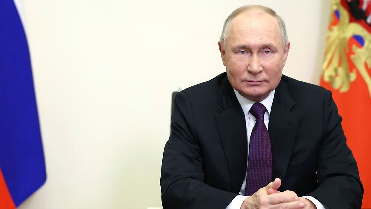Staatschef Wladimir Putin freut sich über die Kontrolle eines wichtigen ukrainischen "Verteidigungsknotenpunkts".