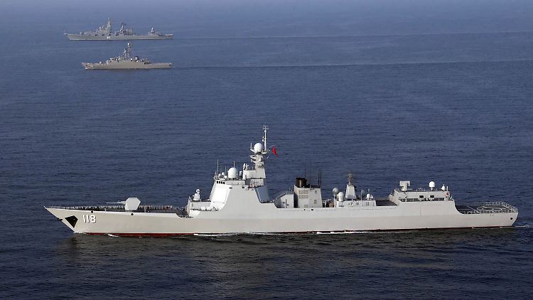 Iran kündigt einen "umfassenden Kampf mit dem Feind" an. Damit dürfte nicht nur Israel, sondern auch westliche Staaten gemeint sein.